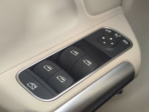 Used 2023 Mercedes-Benz GLA 250 4MATIC image 31