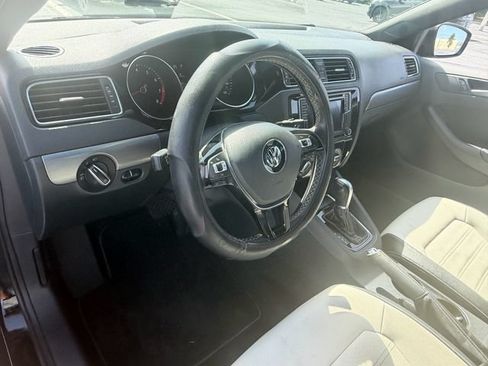 Used 2016 Volkswagen Jetta Sport FWD image 10