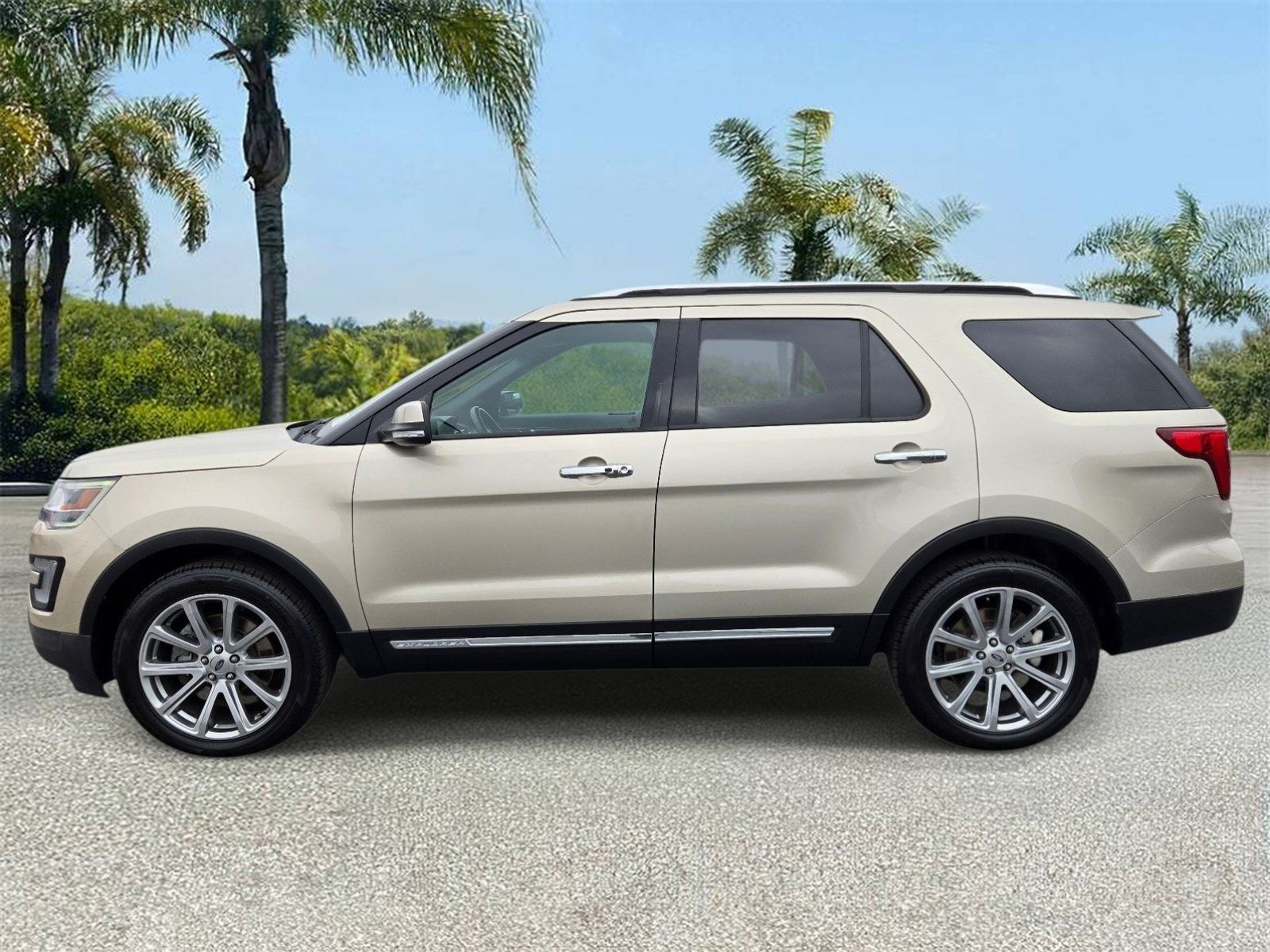 Used 2017 Ford Explorer Limited FWD image 2