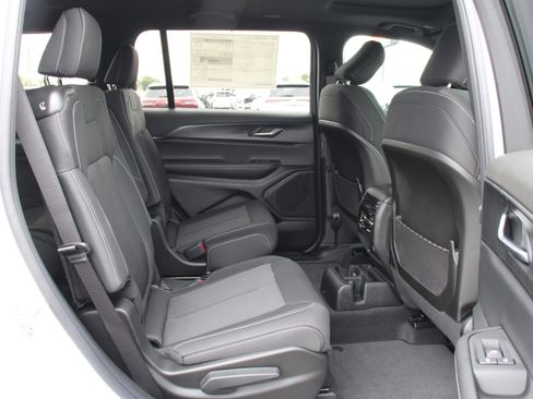 New 2025 Jeep Grand Cherokee L Laredo image 26