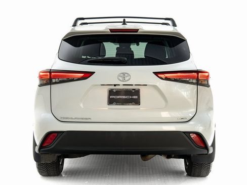 Used 2022 Toyota Highlander L image 34