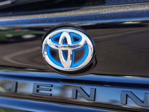 Certified 2024 Toyota Sienna LE image 24