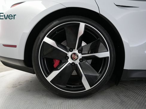 Used 2021 Porsche Taycan 4S w/ Premium Package image 19