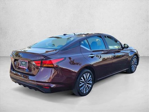 Used 2024 Nissan Altima 2.5 SV FWD image 5