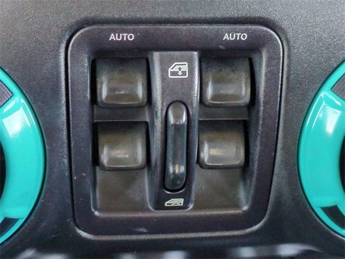 Used 2015 Jeep Wrangler Unlimited Rubicon image 22