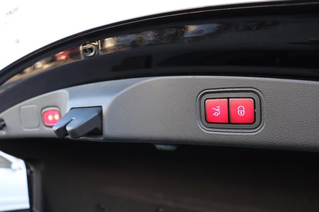 Used 2018 Mercedes-Benz E 400 Coupe w/ Premium 1 Package image 27