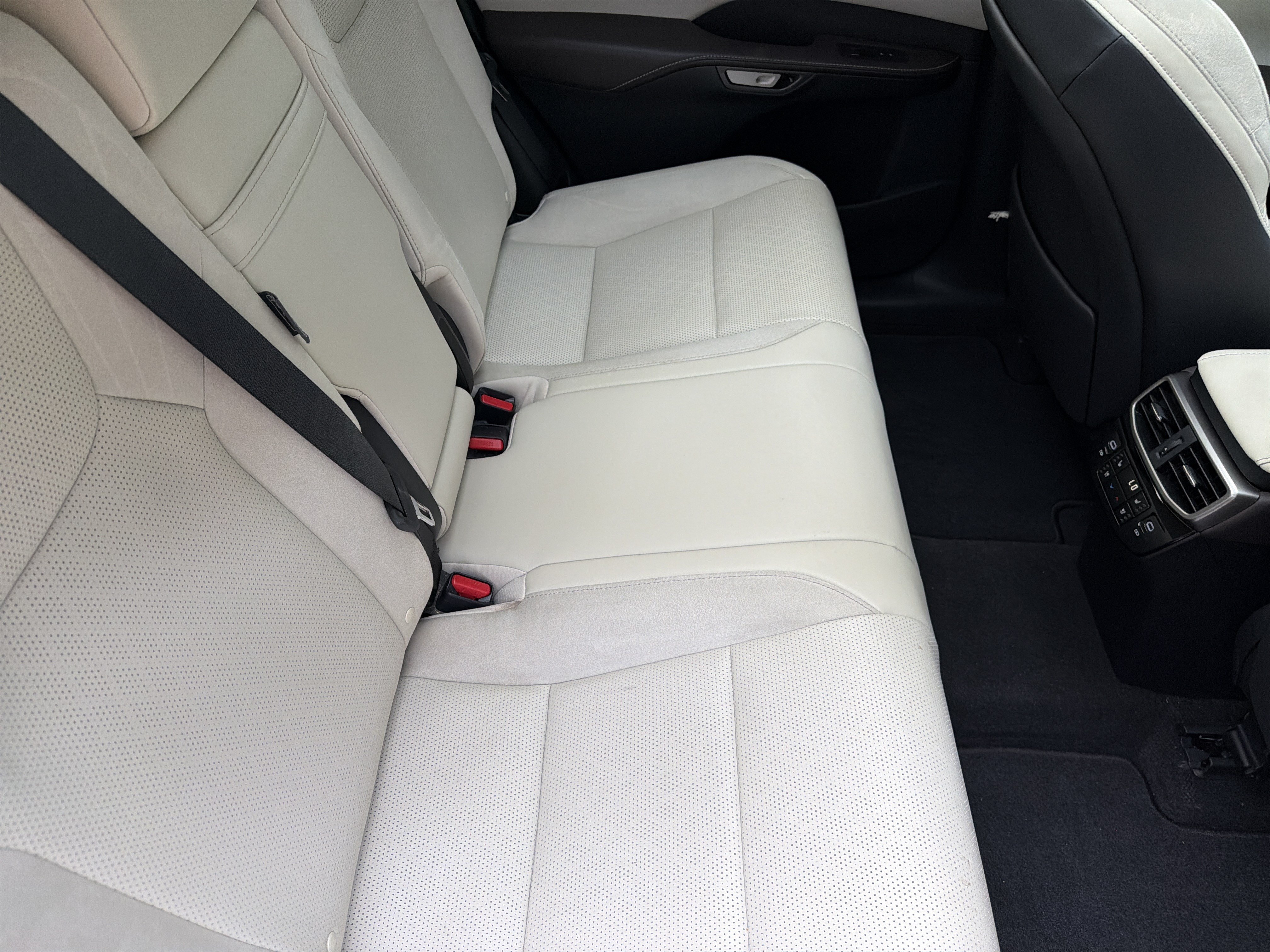Used 2024 Lexus RX 350 FWD w/ Convenience Package image 38
