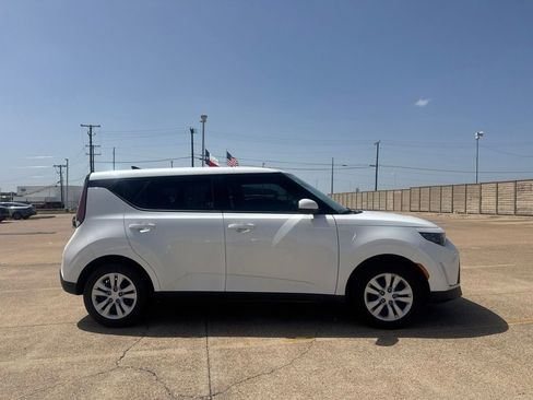 Used 2024 Kia Soul LX FWD image 25