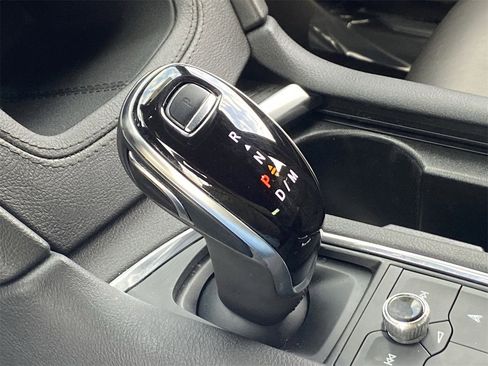 Certified 2022 Cadillac XT5 Premium Luxury w/ LPO, Floor Liner Package image 31