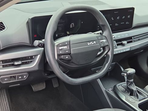 Used 2025 Kia K4 FWD image 10