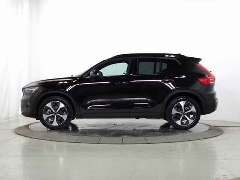Certified 2025 Volvo XC40 B5 Plus image 6