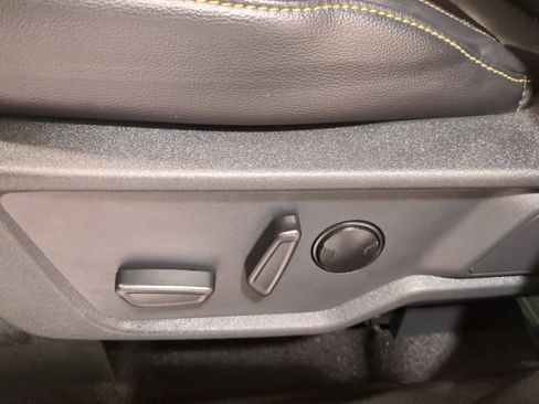 Used 2025 Ford Bronco Badlands image 17