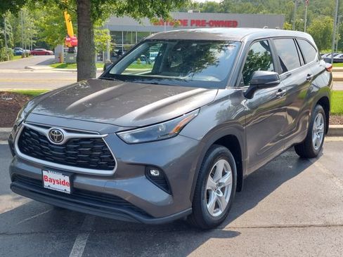 Used 2023 Toyota Highlander LE AWD/4WD image 5
