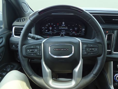 Used 2024 GMC Yukon Denali w/ Advanced Technology Package AWD/4WD image 13