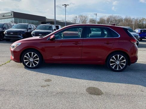 Used 2020 Hyundai Elantra GT image 4