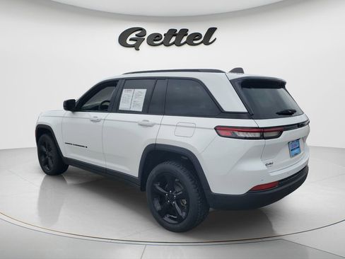 Used 2023 Jeep Grand Cherokee Altitude RWD image 7