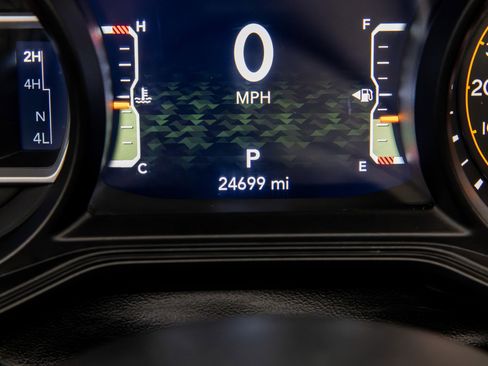 Used 2025 Jeep Wrangler Sahara image 43