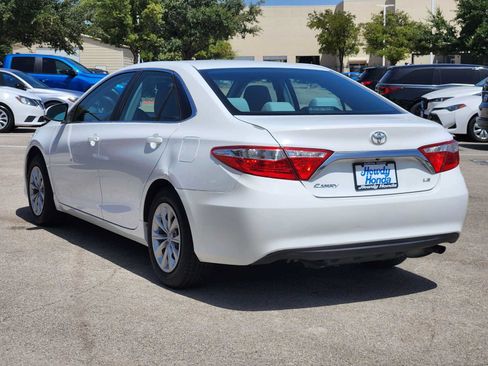 Used 2015 Toyota Camry LE FWD image 5