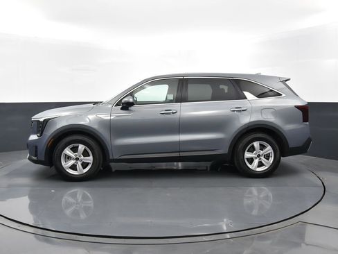 Used 2025 Kia Sorento LX image 7