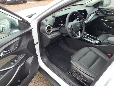 Used 2025 Chevrolet Trax ACTIV w/ Driver Confidence Package image 10