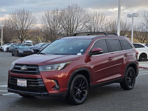 Used 2019 Toyota Highlander SE w/ Protection Package #3 image 8