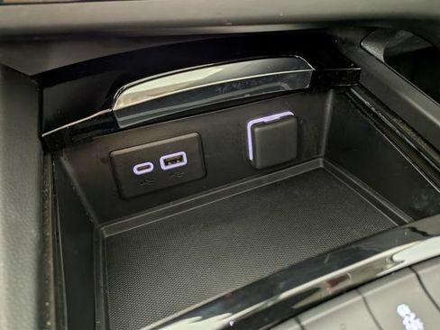 Used 2023 Buick Envision Essence w/ Sport Touring Package FWD image 10