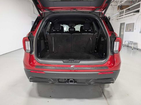 Used 2025 Ford Explorer ST-Line w/ ST-Line Street Pack AWD/4WD image 40
