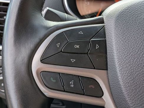 Used 2019 Jeep Cherokee Limited image 18