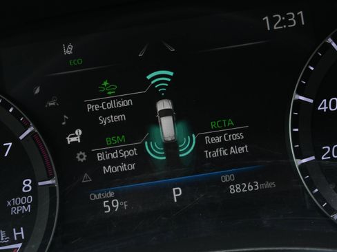 Used 2020 Toyota Highlander XLE image 25