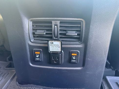 Used 2018 Nissan Titan SL image 40