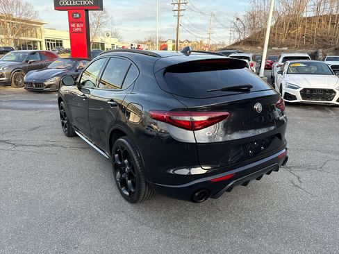 Used 2022 Alfa Romeo Stelvio Veloce image 9