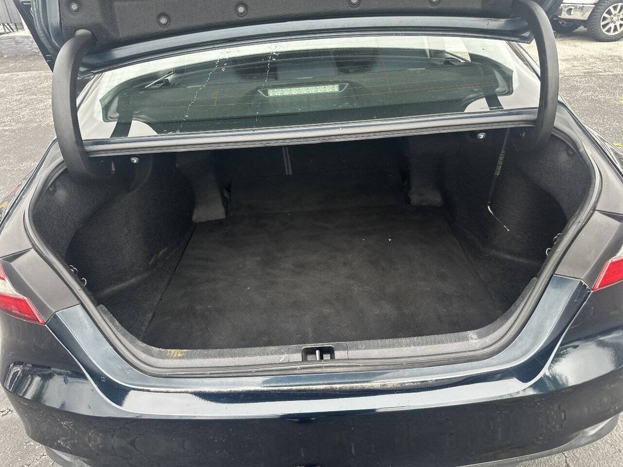 Used 2018 Toyota Camry LE FWD image 13