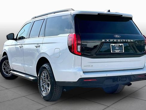 Used 2025 Ford Expedition Active RWD image 17
