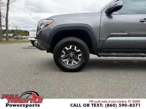Used 2016 Toyota Tacoma TRD Off-Road w/ Premium & Technology Package AWD/4WD image 25
