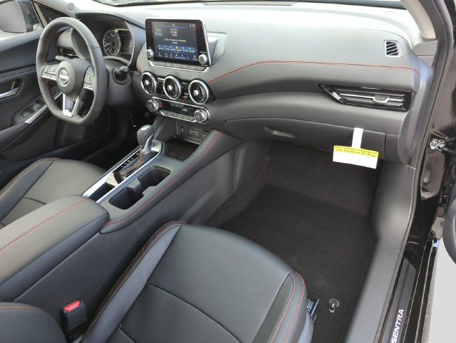 Certified 2025 Nissan Sentra SR w/ SR Premium Package FWD image 17