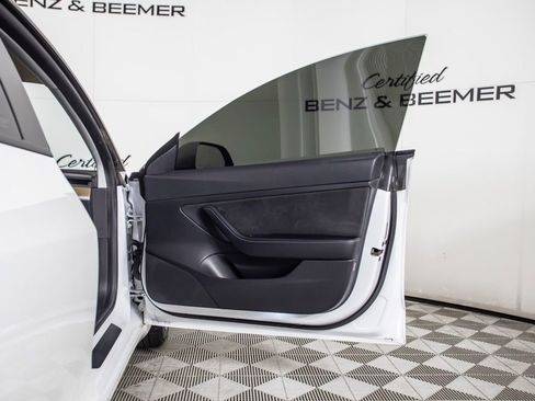 Used 2021 Tesla Model 3 Standard Range Plus image 16