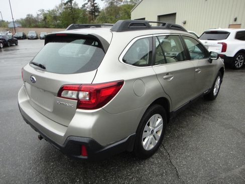 Used 2019 Subaru Outback 2.5i AWD/4WD image 6