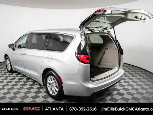 Used 2024 Chrysler Pacifica Touring-L FWD image 33