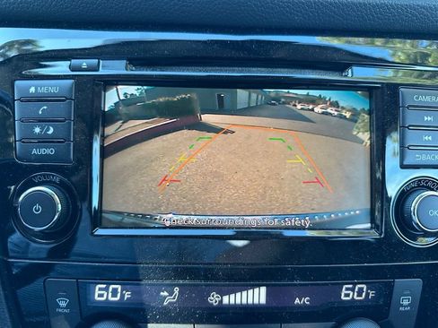 Used 2020 Nissan Rogue SV AWD/4WD image 13
