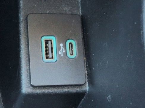 Certified 2024 Ford Edge Titanium image 22