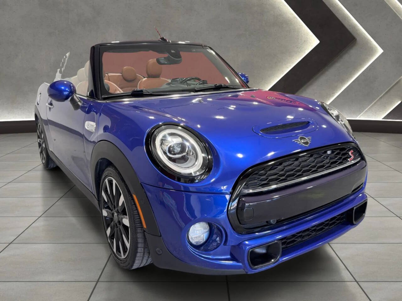 Used 2019 MINI Cooper S w/ Driver Assistance Package FWD image 1