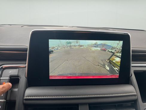 Used 2023 GMC Yukon SLT AWD/4WD image 11