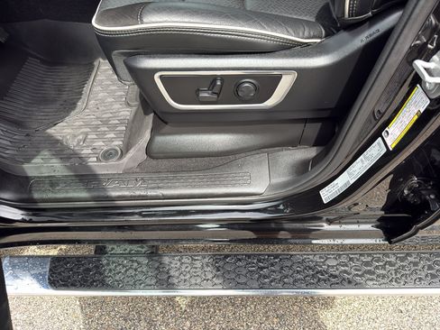 Used 2025 RAM 1500 Laramie AWD/4WD image 15
