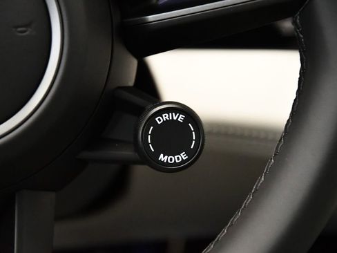 Used 2025 Porsche Taycan image 25