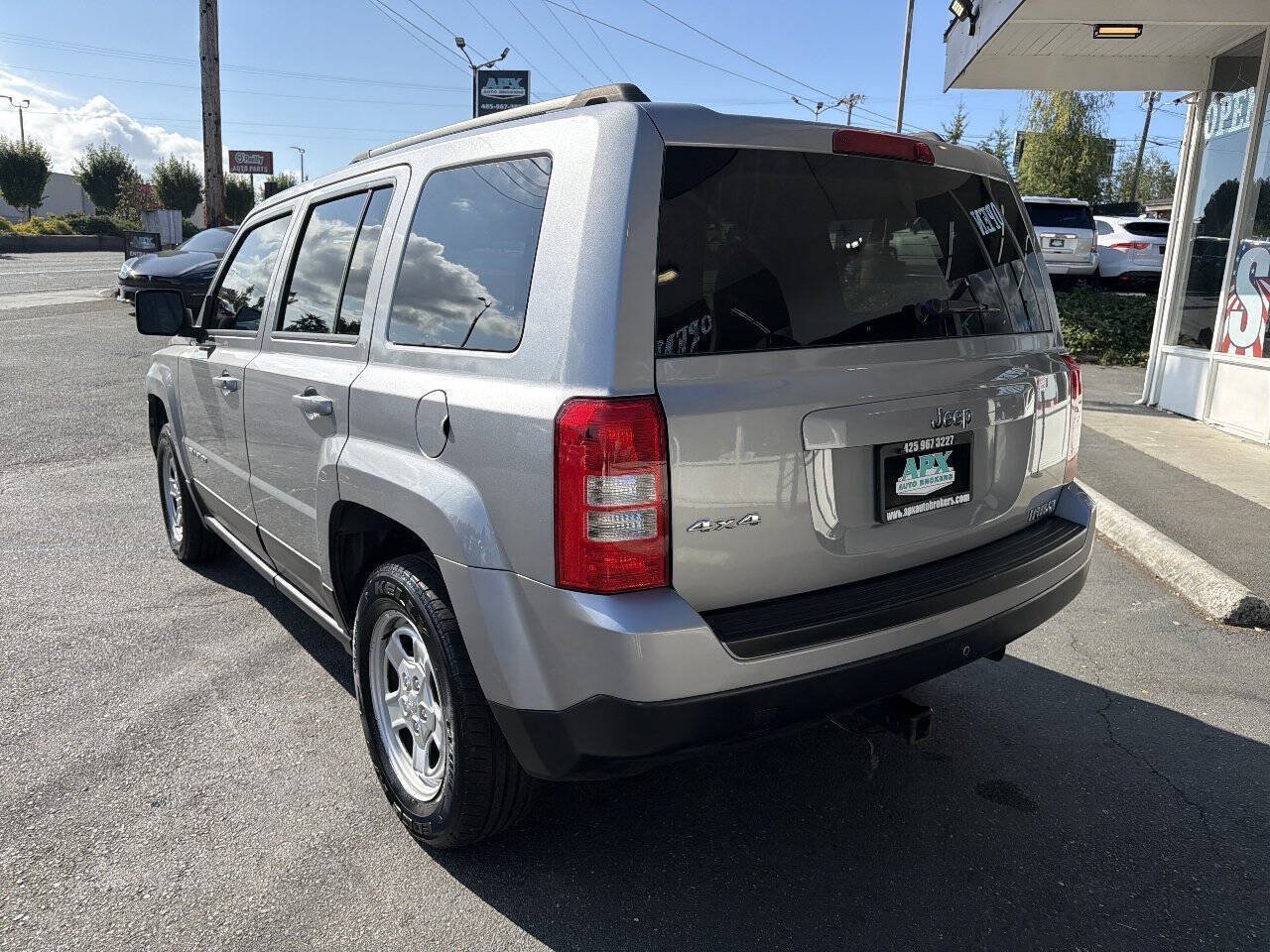 Used 2016 Jeep Patriot Sport w/ Power Value Group AWD/4WD image 3
