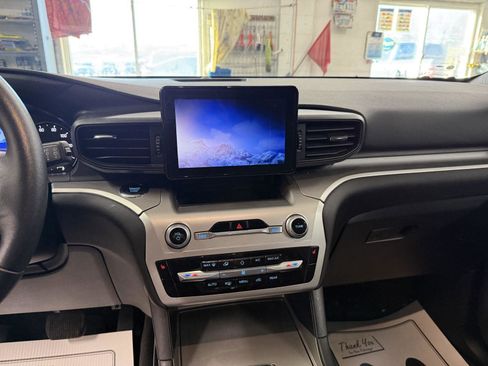 Used 2022 Ford Explorer XLT image 13