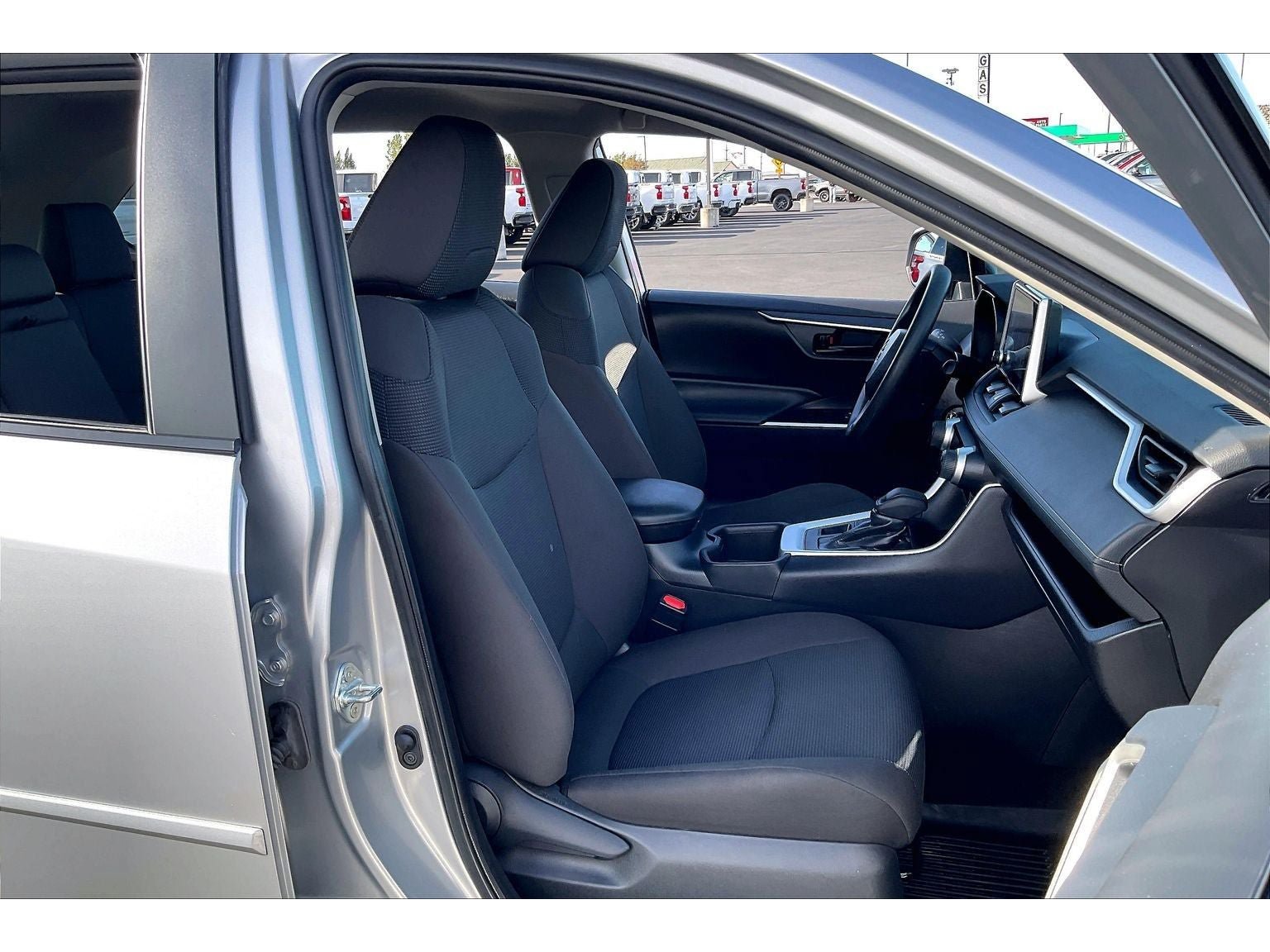Used 2024 Toyota RAV4 LE AWD/4WD image 8