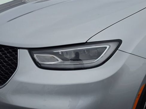 Used 2023 Chrysler Pacifica Touring-L FWD image 18