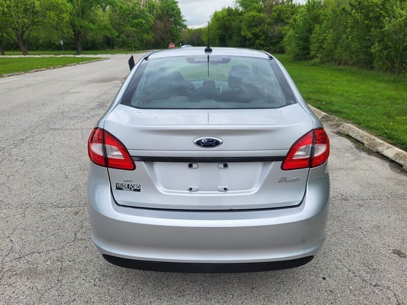 Used 2013 Ford Fiesta SE FWD image 8