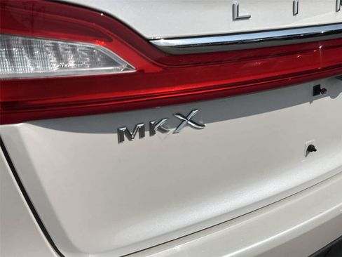 Used 2016 Lincoln MKX Select w/ Select Plus Package FWD image 11